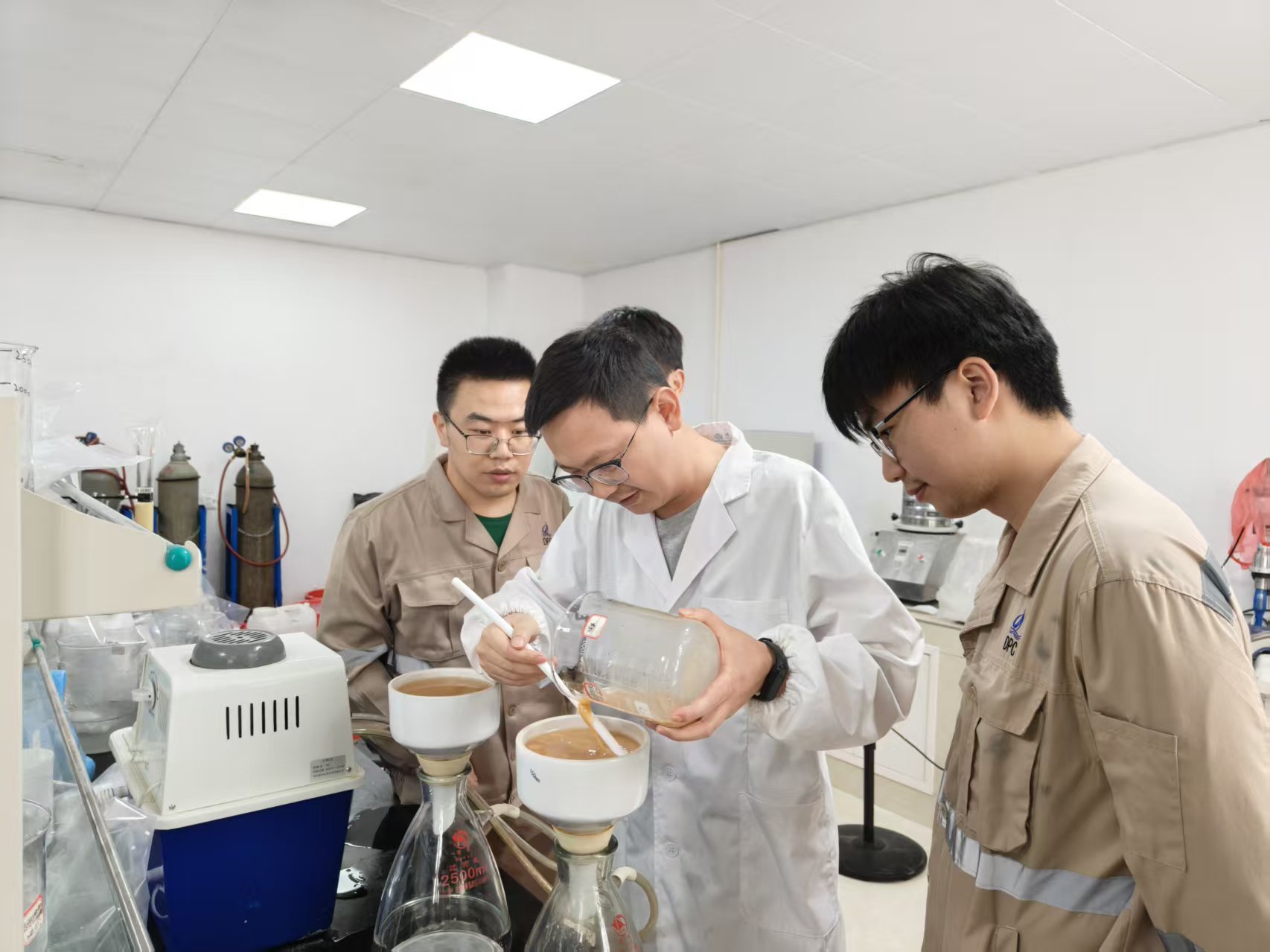 扎根锂业，攻坚路上让&ldquo;锂&rdquo;想花开｜w66利来锂业研发部90后工程师徐苗
